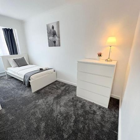Stunning Flat In Greater London Hotel Exterior photo