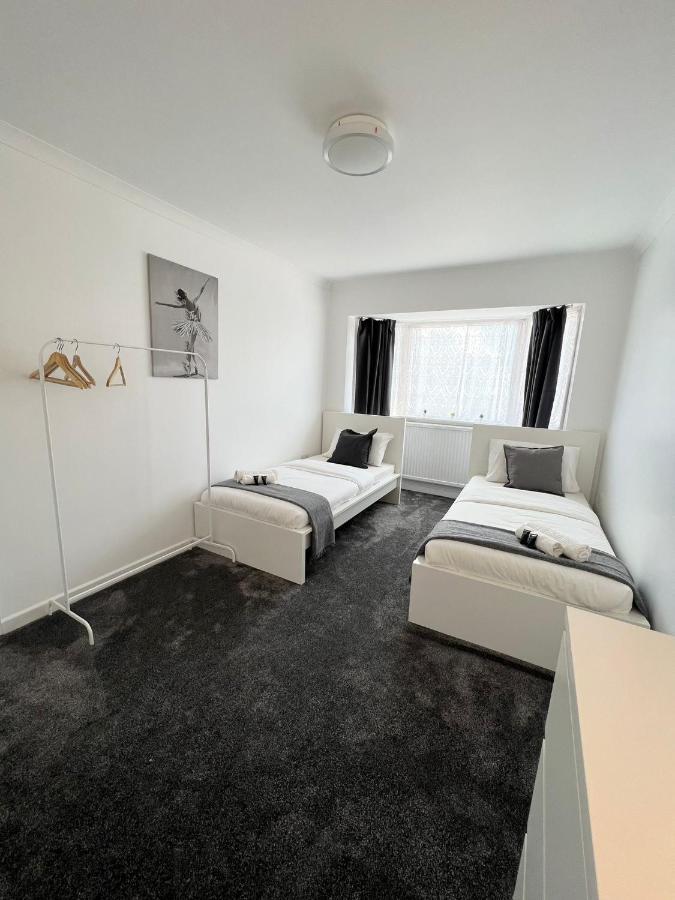 Stunning Flat In Greater London Hotel Exterior photo