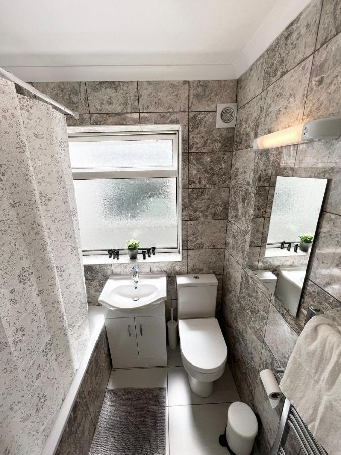 Stunning Flat In Greater London Hotel Exterior photo
