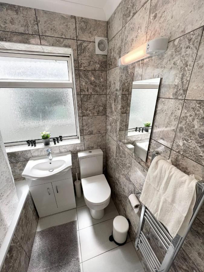 Stunning Flat In Greater London Hotel Exterior photo