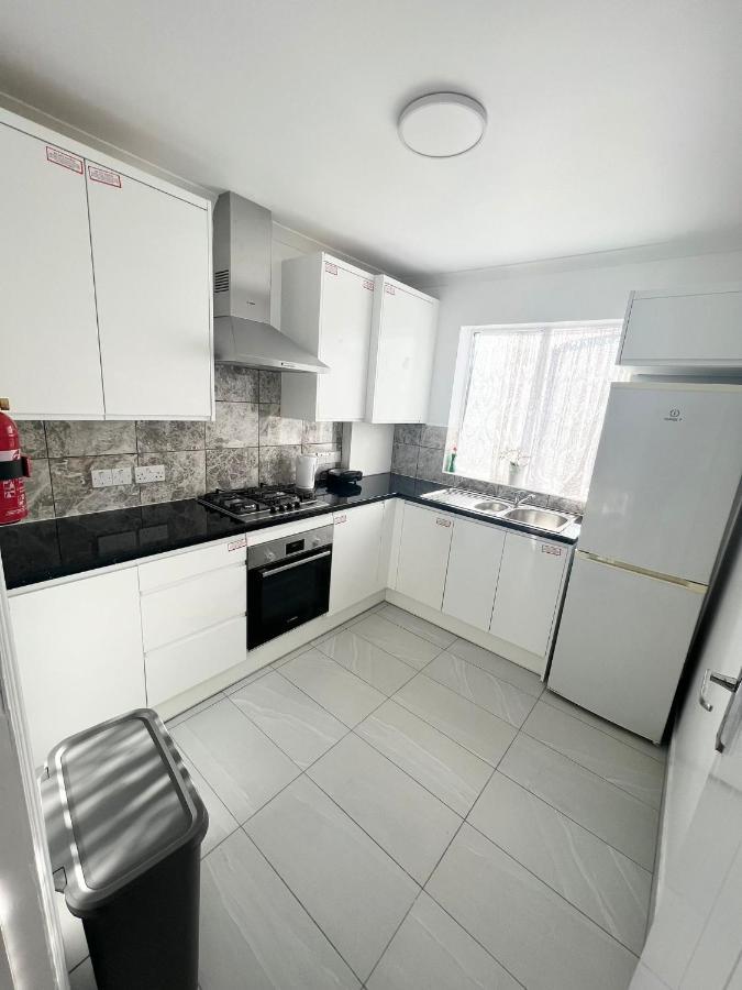 Stunning Flat In Greater London Hotel Exterior photo