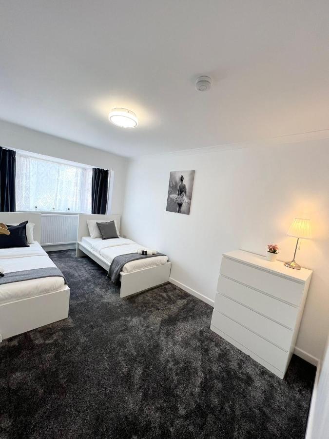 Stunning Flat In Greater London Hotel Exterior photo