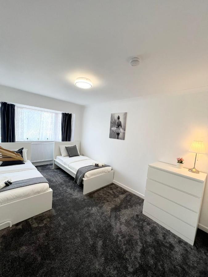 Stunning Flat In Greater London Hotel Exterior photo
