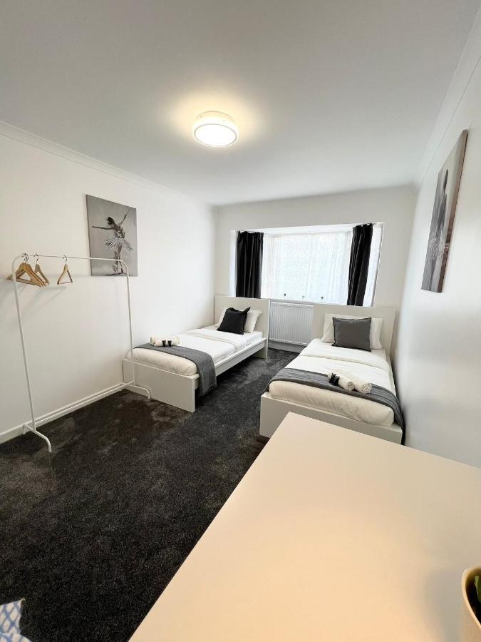 Stunning Flat In Greater London Hotel Exterior photo